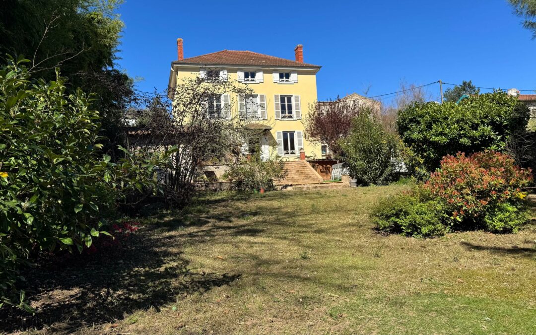 Maison 10 pièces de 260 m²